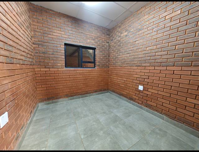 376M² WAREHOUSE TO LET IN ORMONDE